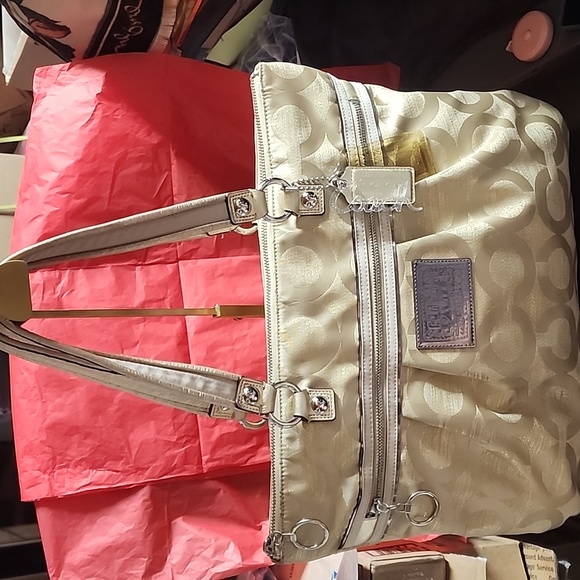 Coach Golden Poppy shoulder bag W/ 3 Original Tags ♡ EUC♡ - Picture 16 of 16